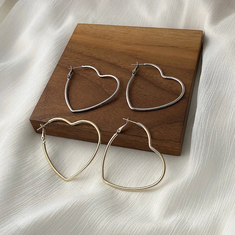 Heartline Curve Hoop Earrings
