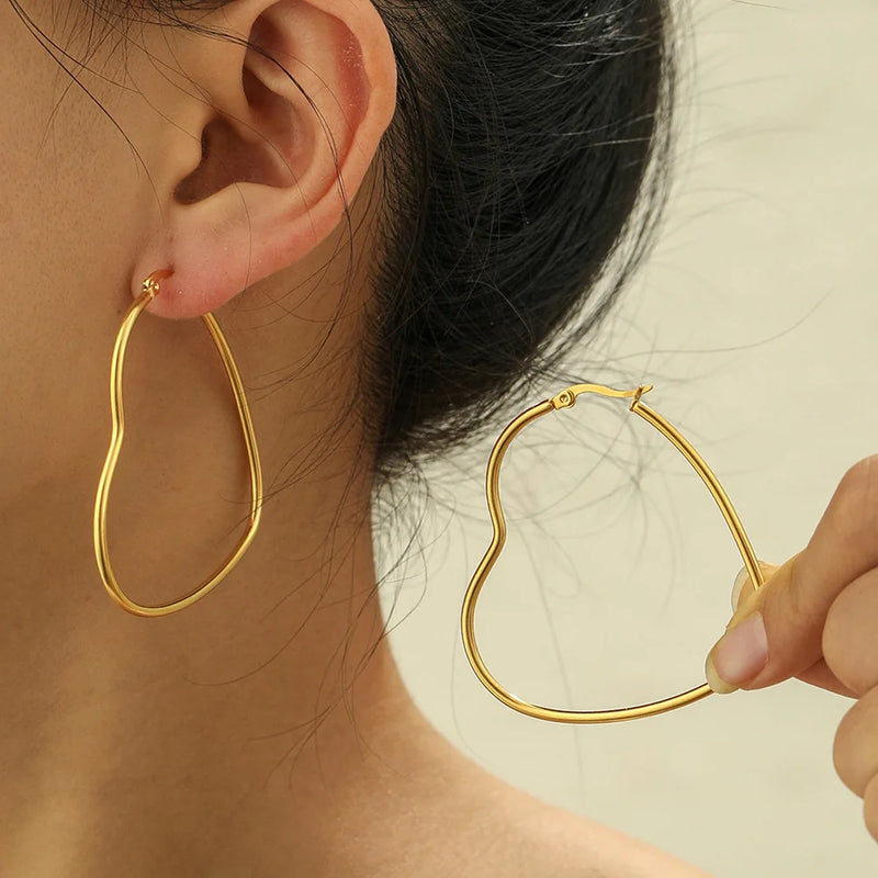 Heartline Curve Hoop Earrings